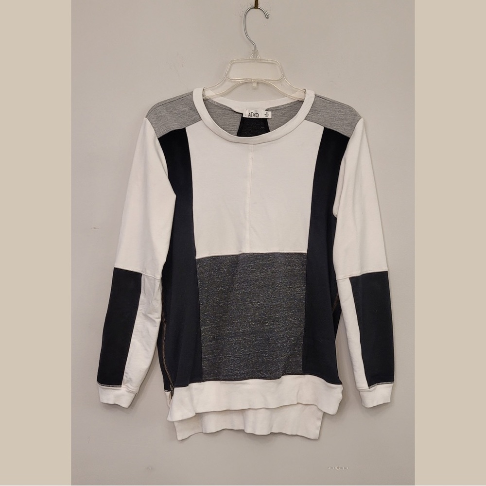 Beautiful knitted crew neck top size medium. Gently worn greatly loved